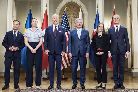 Ulf Kristersson, forsætisráðherra Svíþjóðar, Mette Frederiksen, forsætisráðherra Danmerkur, Joe Biden, forseti Bandaríkjanna, Sauli Niinistö, forseti Finnlands, Katrín Jakobsdóttir forsætisráðherra og Jonas Gahr Støre, forsætisráðherra Noregs. 