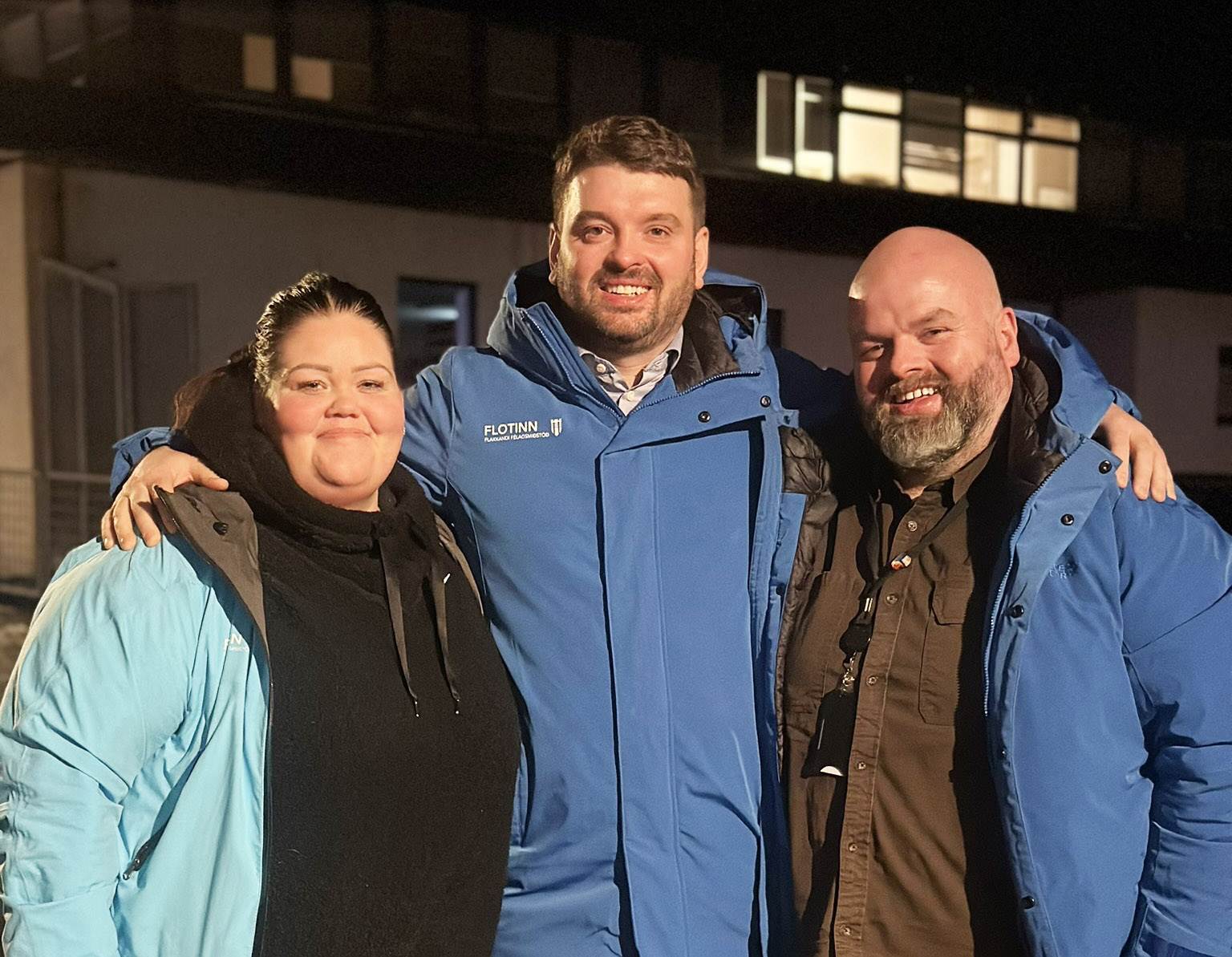 Ásmundur Einar Daðason, mennta- og barnamálaráðherra, tekur þátt í vettvangsstarfi Flotans með Karen Rún Helgadóttur og Kára Sigurðssyni, starfsfólki Flotans - mynd