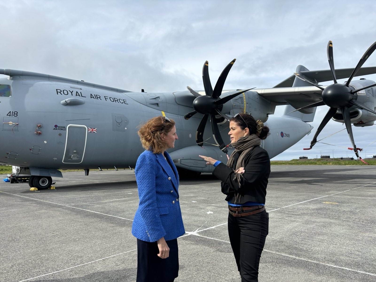 Þórdís Kolbrún Reykfjörð Gylfadóttir utanríkisráðherra og Dr. Bryony Mathew sendiherra Bretlands. - mynd