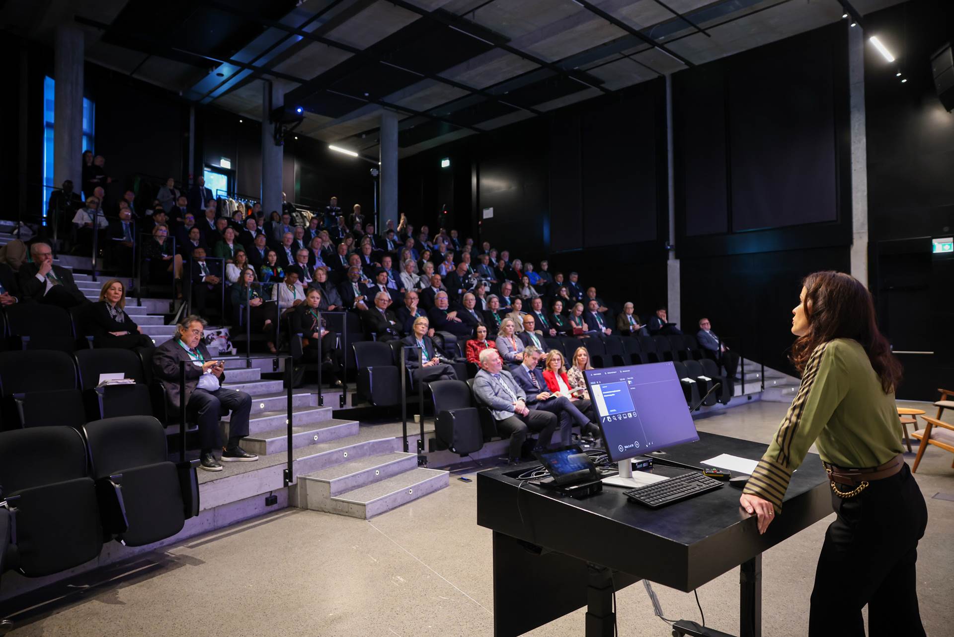 Þórdís Kolbrún Reykfjörð Gylfadóttir utanríkisráðherra flytur opnunarávarp ráðstefnunnar. - mynd